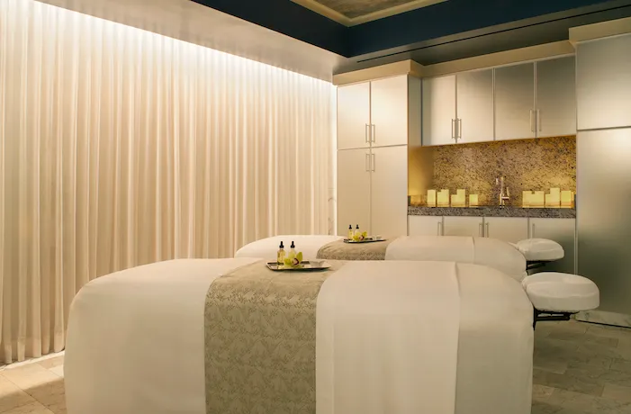 CouplesMassageRoom-702.jpg