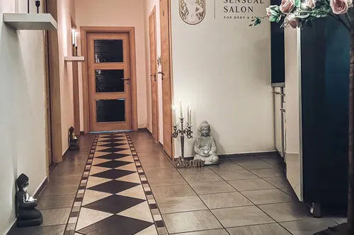 sensualsalon1.jpg
